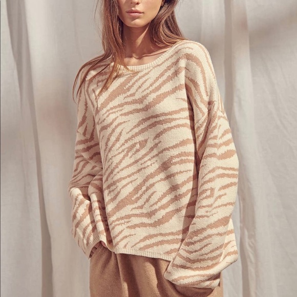 Zebra Print Sweater - Picture 3 of 9